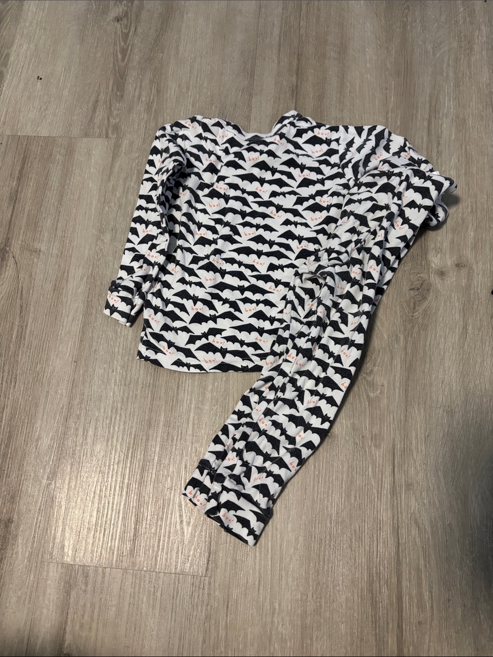 GAP Black & White Bat-Print Kids Pajama Set with Pink Accents